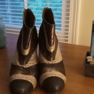 Hot in hollywood boot heels